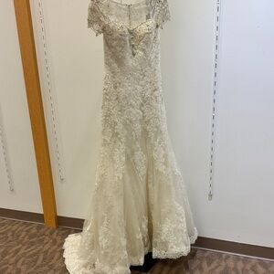 Justin Alexander Signature | Size 12 | Lace Wedding Gown with Sleeves